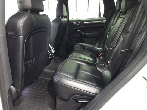 Used 2017 Porsche Cayenne S image 8