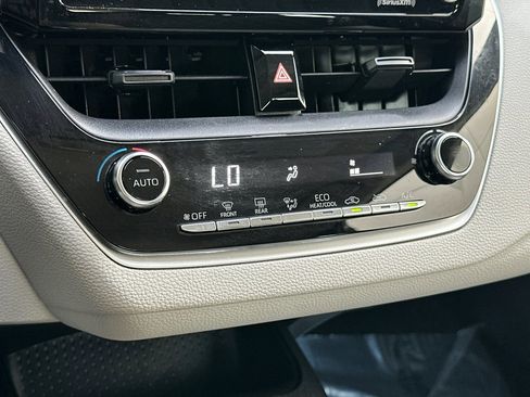 Used 2022 Toyota Corolla LE w/ Carpet Mat Package (TMS) image 18