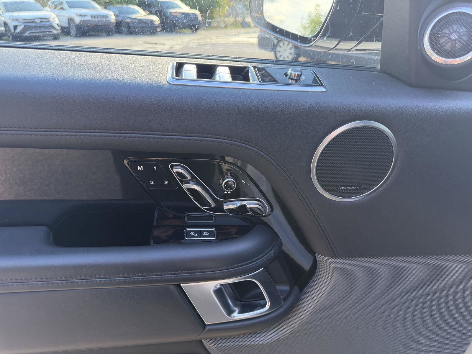 Used 2018 Land Rover Range Rover HSE AWD/4WD image 11