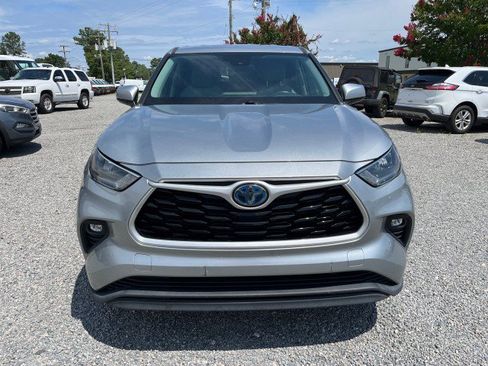 Used 2020 Toyota Highlander LE AWD/4WD image 3