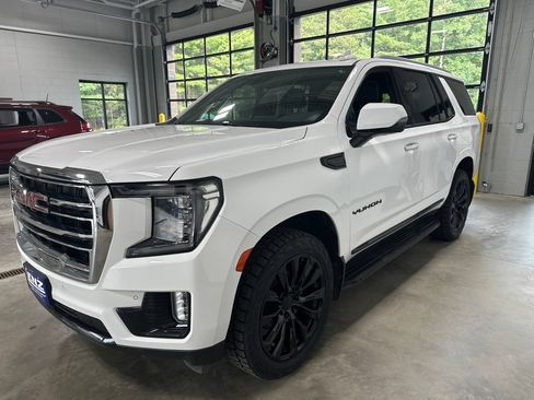 Used 2024 GMC Yukon SLT w/ SLT Luxury Package AWD/4WD image 5