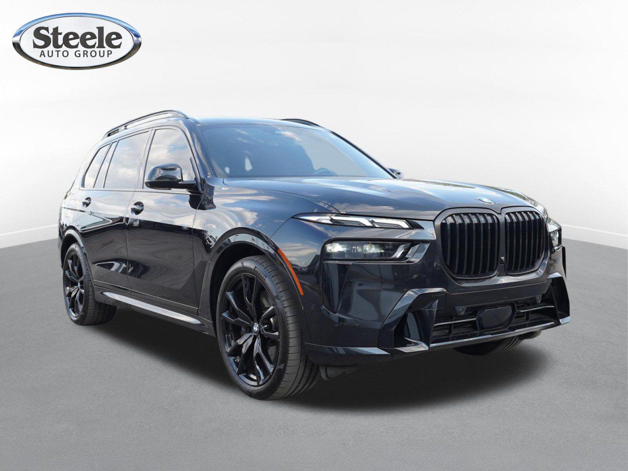 Used 2024 BMW X7 xDrive40i w/ M Sport Package AWD/4WD image 3