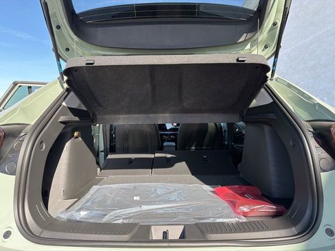 New 2026 Chevrolet Trax ACTIV w/ Sunroof Package FWD image 25