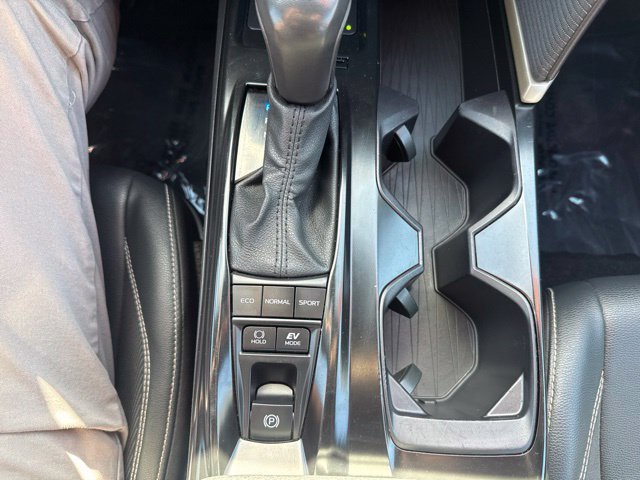 Used 2025 Toyota Camry SE FWD image 19