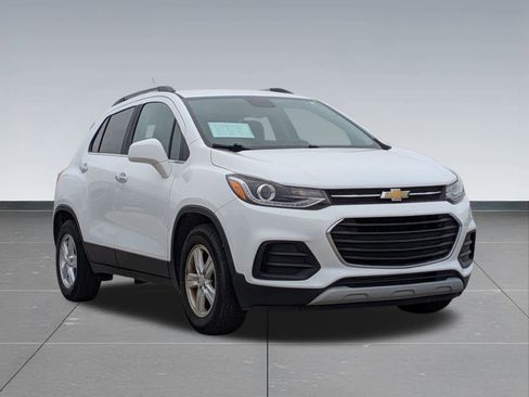 Used 2017 Chevrolet Trax LT w/ LT Convenience Package image 8