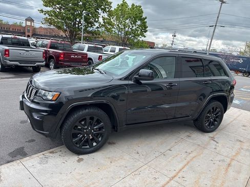 Used 2020 Jeep Grand Cherokee Altitude AWD/4WD image 6