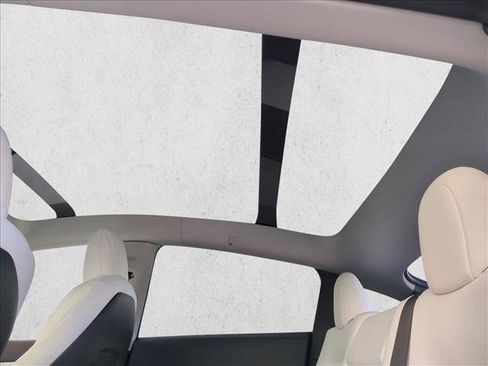 Used 2022 Tesla Model Y Performance image 20