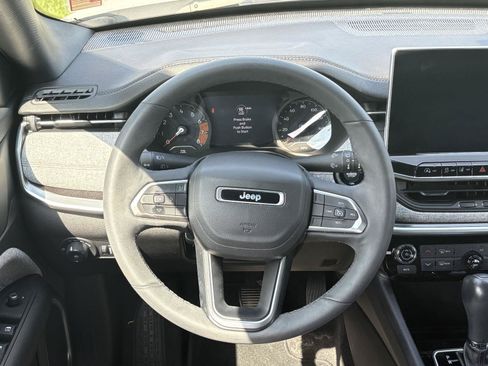 Used 2023 Jeep Compass Latitude AWD/4WD image 9