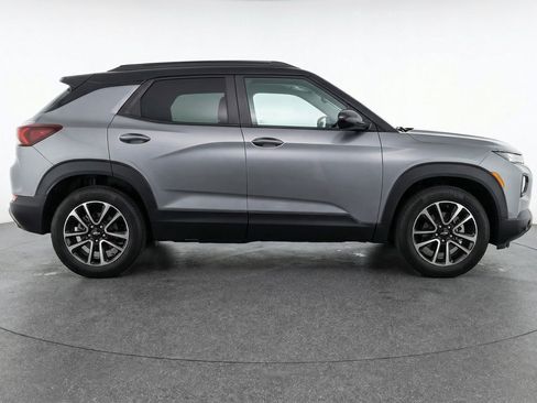 Used 2025 Chevrolet TrailBlazer LT image 11