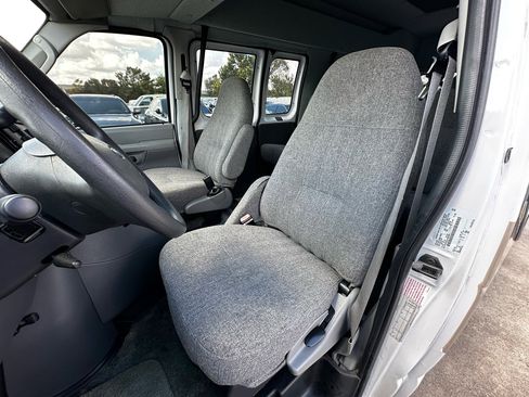 Used 2004 Ford E-250 and Econoline 250 Extended image 19