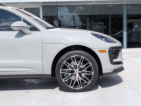 Certified 2025 Porsche Macan AWD/4WD image 11