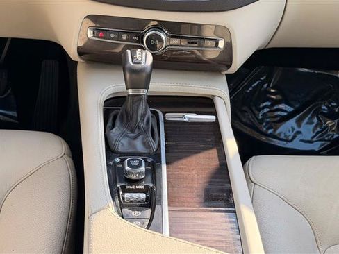 Used 2019 Volvo XC90 T6 Momentum w/ Protection Package Premier AWD/4WD image 28