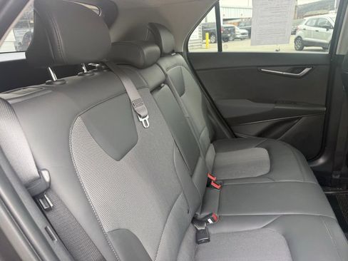 Used 2023 Kia Niro EX w/ EX Cold Weather Package image 8