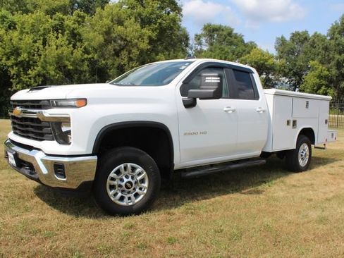 Used 2024 Chevrolet Silverado 2500 LT AWD/4WD image 2