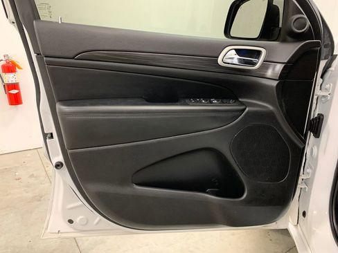 Used 2022 Jeep Grand Cherokee Laredo X image 6