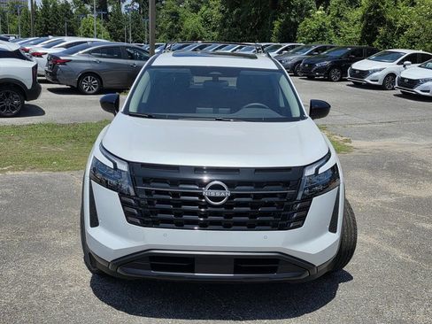 New 2026 Nissan Pathfinder SV w/ SV Premium Package FWD image 3
