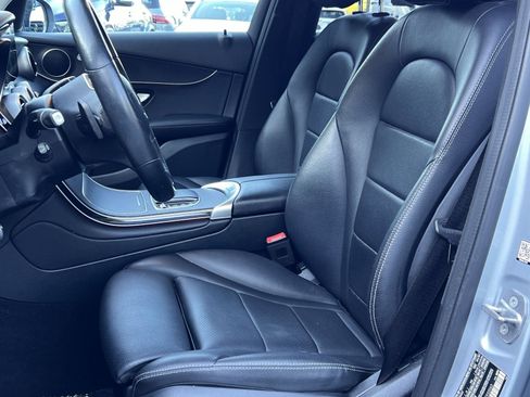 Used 2021 Mercedes-Benz GLC 300 4MATIC w/ Premium Package image 18