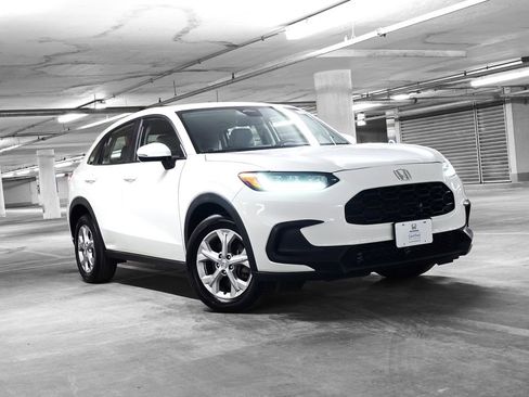 Certified 2023 Honda HR-V LX image 4