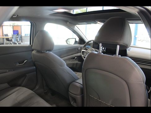 Used 2025 Hyundai Elantra SEL FWD image 20