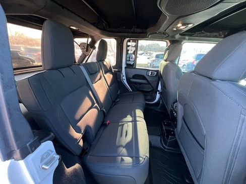 Used 2020 Jeep Wrangler Unlimited Sahara image 24