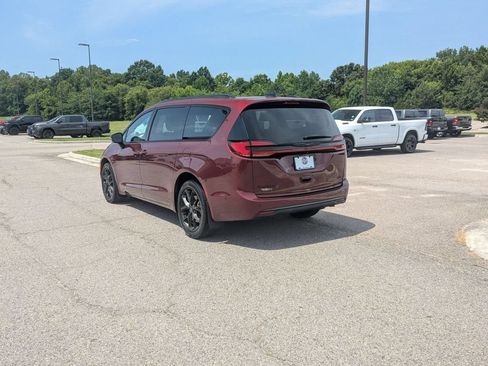 Used 2023 Chrysler Pacifica Touring-L w/ S Appearance Package AWD/4WD image 3