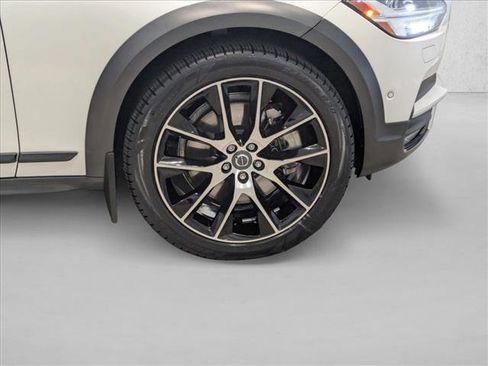 Used 2018 Volvo V90 T6 Cross Country w/ Convenience Package image 28