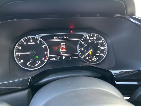 Used 2025 Nissan Pathfinder SV image 7