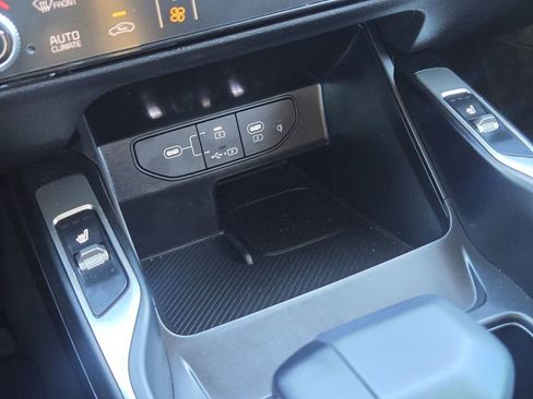 Certified 2025 Kia Sorento S w/ Panoramic Sunroof Package image 18