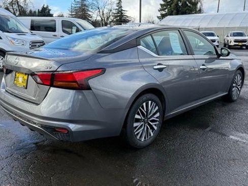 Used 2024 Nissan Altima 2.5 SV image 4