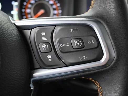 Used 2025 Jeep Wrangler Unlimited Sahara AWD/4WD image 29