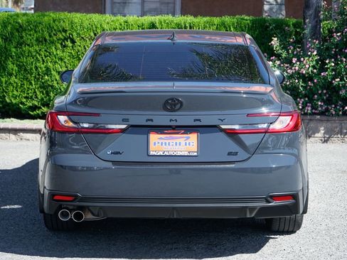Used 2025 Toyota Camry SE image 7