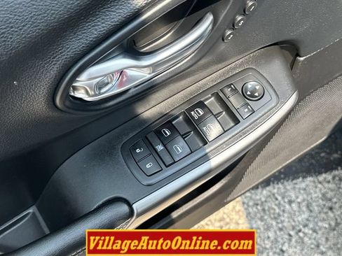Used 2019 Jeep Cherokee Limited AWD/4WD image 10