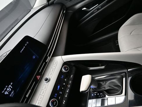 Used 2023 Hyundai Elantra Limited FWD image 22