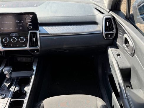 Used 2022 Kia Sorento LX AWD/4WD image 12