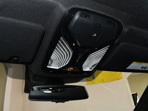 Used 2020 BMW 530i w/ Premium Package RWD image 31