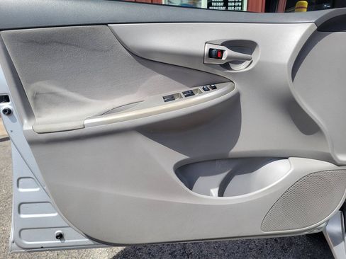 Used 2010 Toyota Corolla LE w/ All Weather Guard Pkg FWD image 28