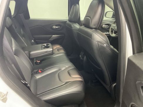 Used 2022 Jeep Cherokee Latitude Lux w/ Sun & Sound Group AWD/4WD image 26