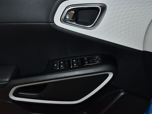 Used 2023 Kia Soul GT-Line image 28
