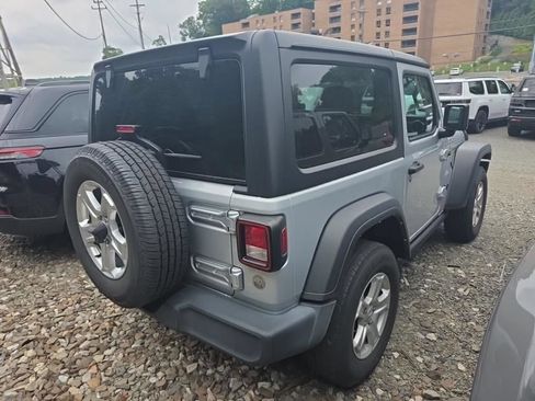 Used 2022 Jeep Wrangler Sport AWD/4WD image 3