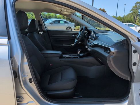 Used 2024 Nissan Altima 2.5 SV FWD image 22