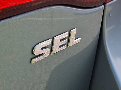 Used 2009 Volkswagen Routan SEL Premium FWD image 3