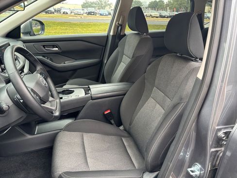 Used 2025 Nissan Rogue SV image 31