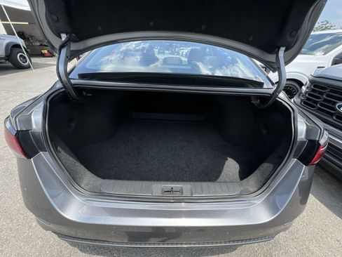 Used 2025 Nissan Sentra SV FWD image 32