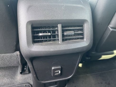 Used 2024 GMC Terrain SLT image 18