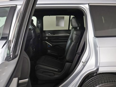 Used 2021 Jeep Grand Cherokee L Overland w/ Luxury Tech Group IV image 37