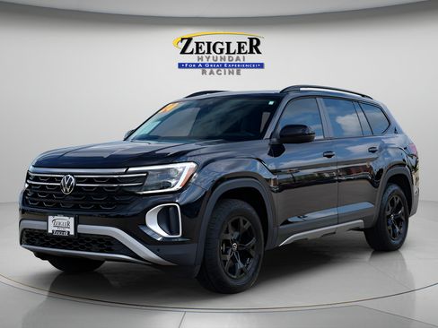 Used 2024 Volkswagen Atlas Peak Edition SE AWD/4WD image 3