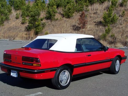 Used 1990 Pontiac Sunbird LE image 2