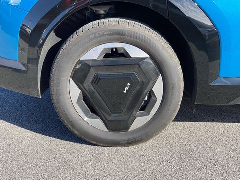 Used 2024 Kia EV9 Land image 6