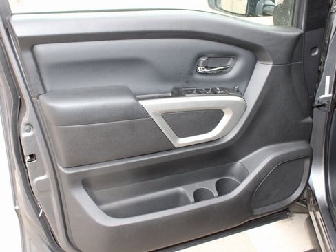 Used 2024 Nissan Titan SV w/ SV Convenience Package image 19