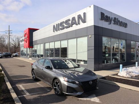 Certified 2025 Nissan Altima 2.5 SR image 1